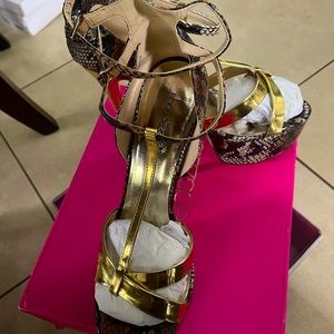 Shoedazzle platform heels in snake print with gold accent